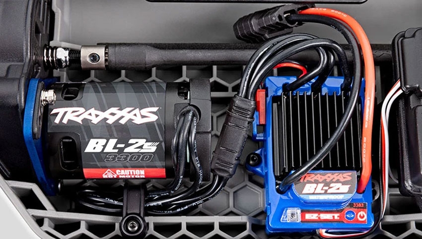 TRAXXAS 67164 1/10 RUSTLER 4X4 VXL 2S