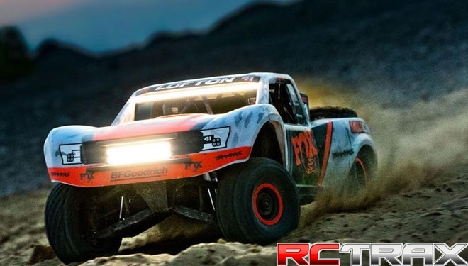 TRAXXAS Unlimited Desert Racer 4WD - wersja FOX + LED